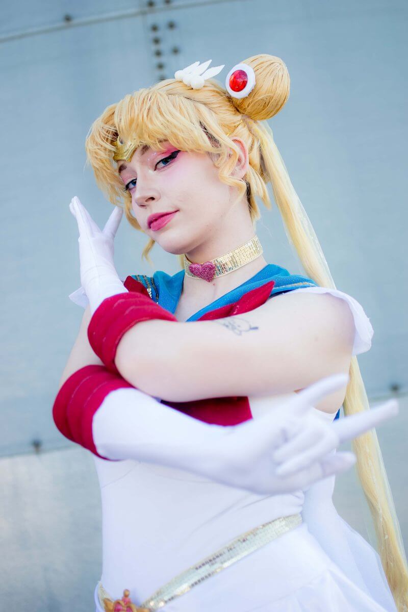 Cosplayeuse en Sailor Moon au bord du lac de Bordeaux