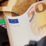 Billet de 50 euros, pièces et porte-clés maison, illustration de ce qui change au 1er octobre 2026