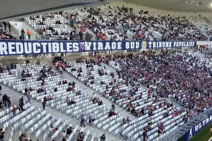 Virage sud du stade des Girondins de Bordeaux, tribune des supporters Irréductibles