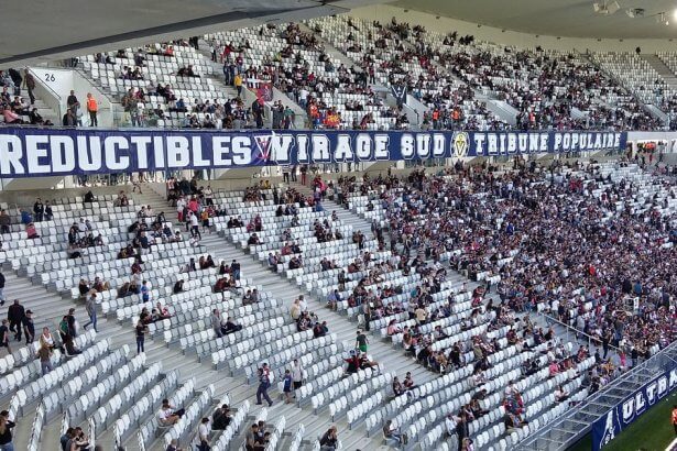 Virage sud du stade des Girondins de Bordeaux, tribune des supporters Irréductibles