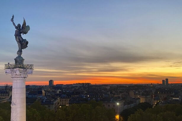 Météo Bordeaux semaine du 14 septembre 2026, coucher de soleil sur la colonne des Girondins