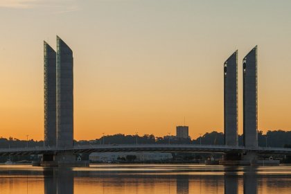 Lever de soleil sur le pont Chaban-Delmas à Bordeaux, météo de la semaine du 21 au 27 septembre 2026