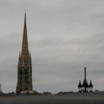 Météo Bordeaux semaine du 7 au 13 septembre 2026, flèche Saint-Michel sous un ciel voilé.