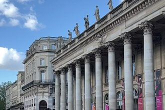 Météo Bordeaux semaine du 5 au 11 octobre 2026, colonnade du Grand-Théâtre sous le ciel bleu