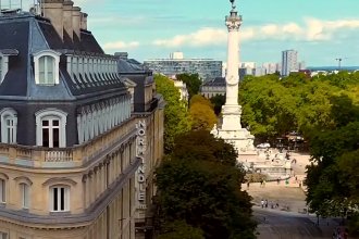 Vue aérienne des allées de Tourny et de la colonne des Girondins à Bordeaux