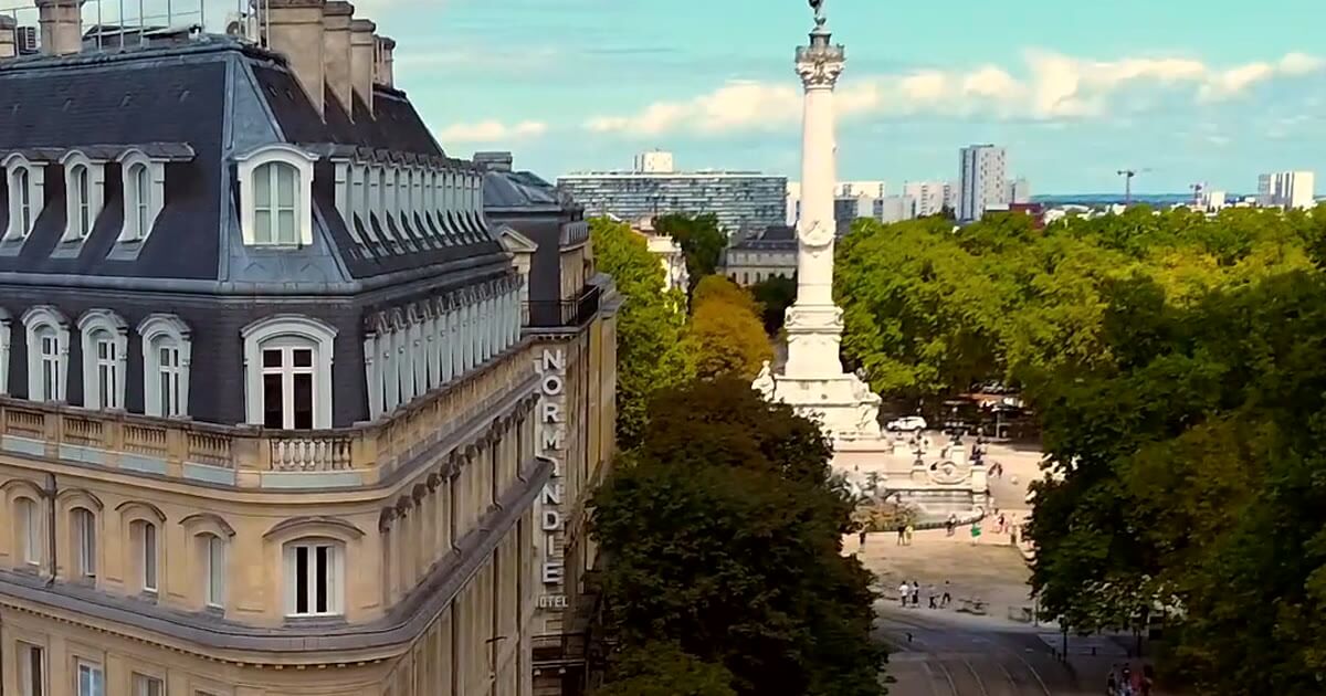 Vue aérienne des allées de Tourny et de la colonne des Girondins à Bordeaux