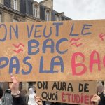 Pancarte On veut le bac pas la BAC lors de la manifestation lycéenne à Bordeaux